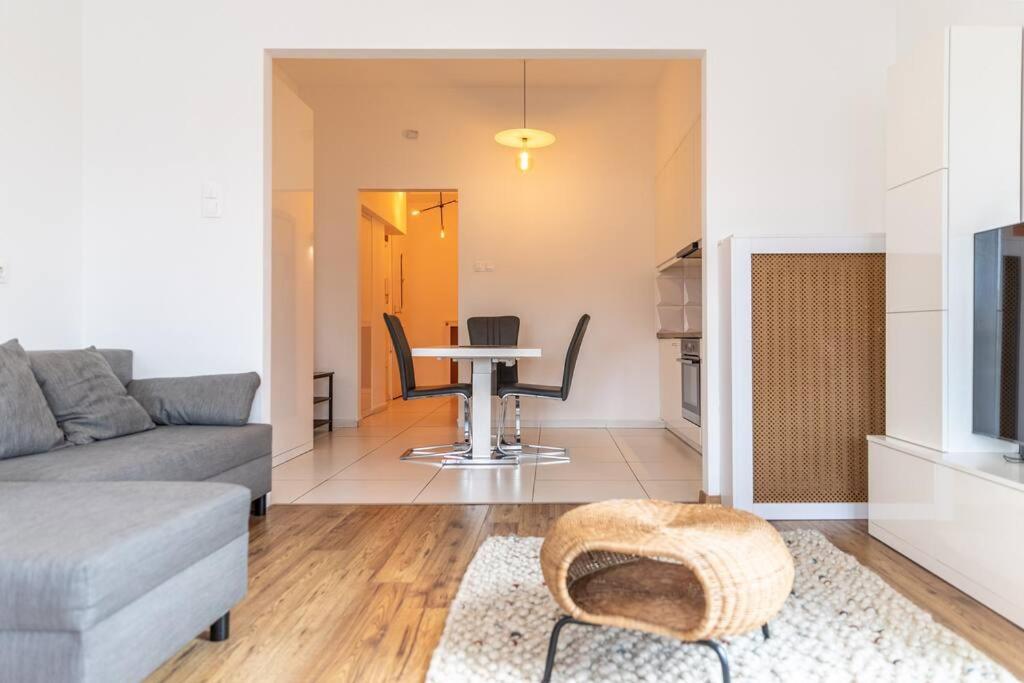 Midtown Gleaming Apartment Budapest Extérieur photo